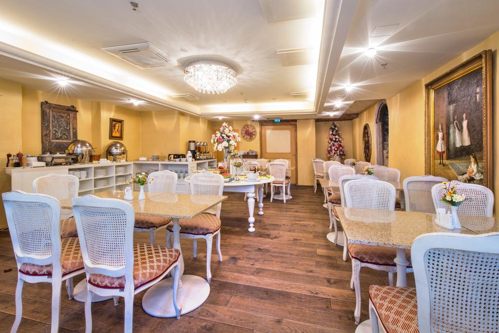 Meriton Old Town Garden Hotel