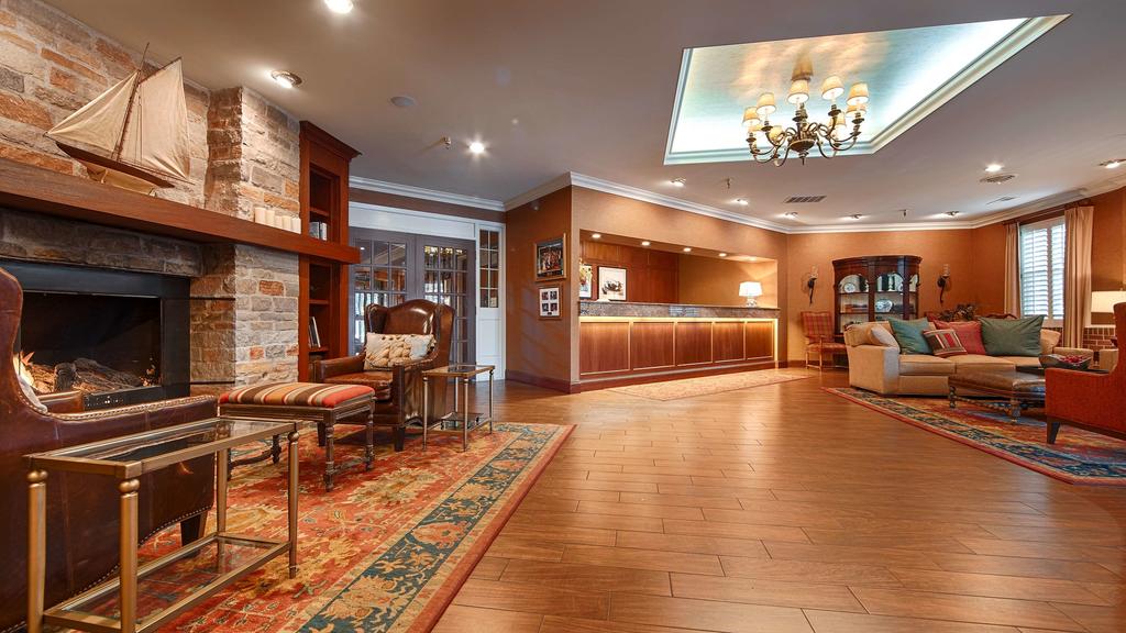 Best Western Plus White Bear Country Inn