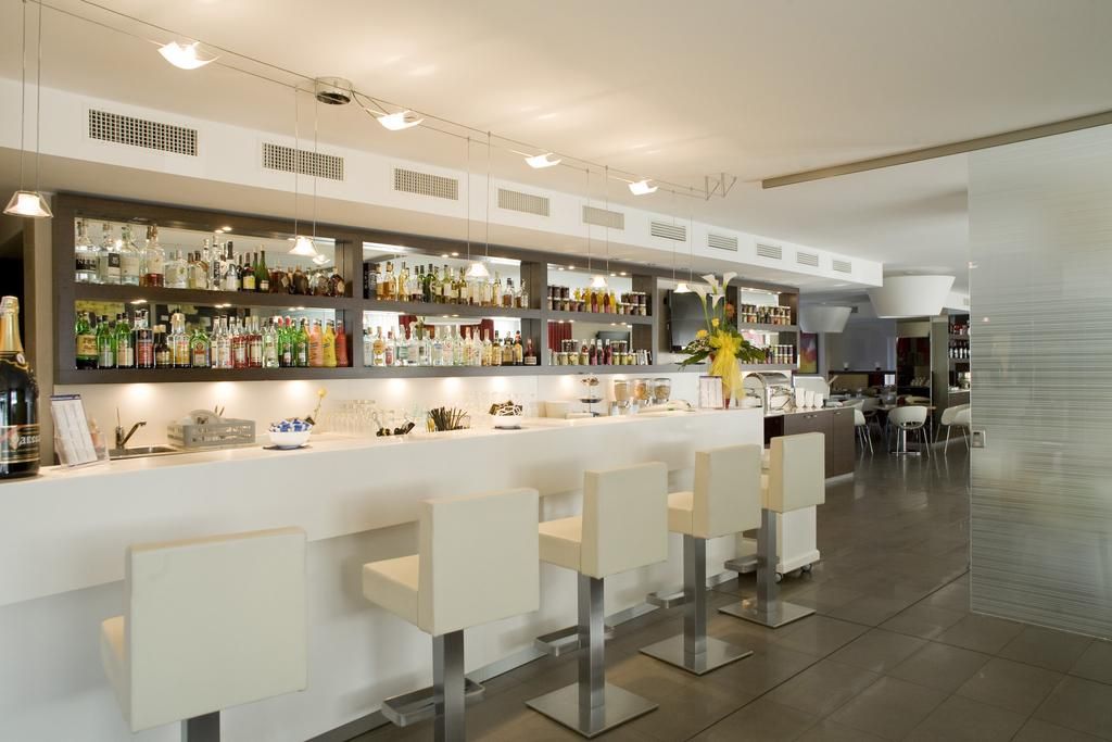 Base Hotel to Stay