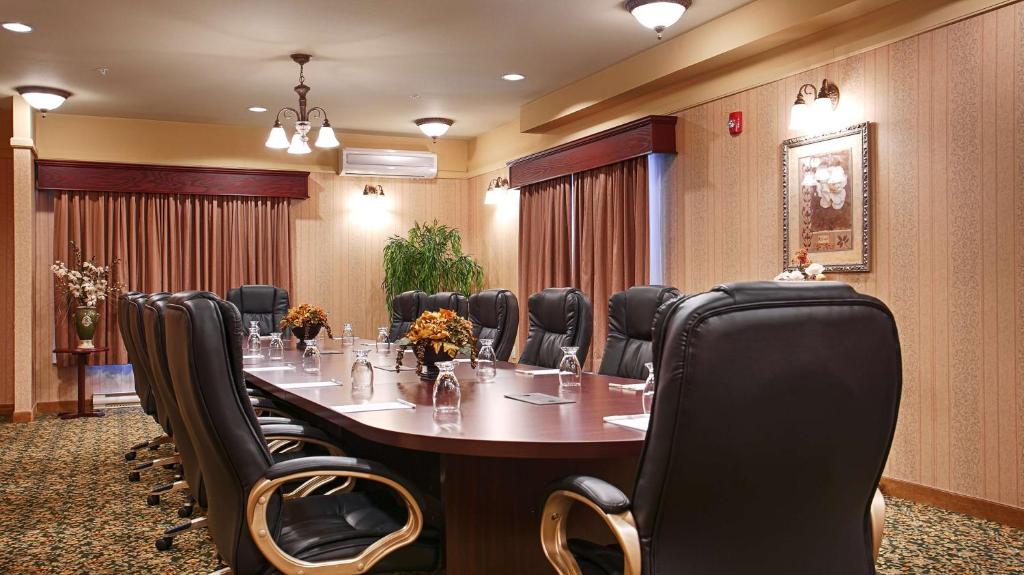 Best Western Plus Fredericton Hotel & Suites