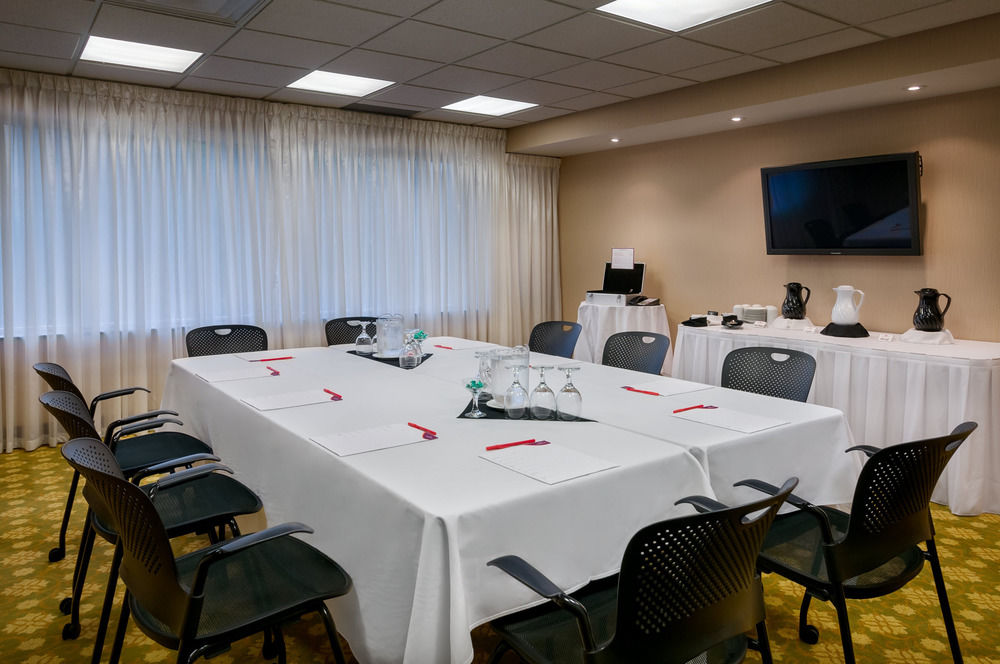 Hamilton Plaza Hotel & Conference Center