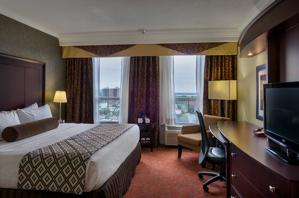 Hamilton Plaza Hotel & Conference Center
