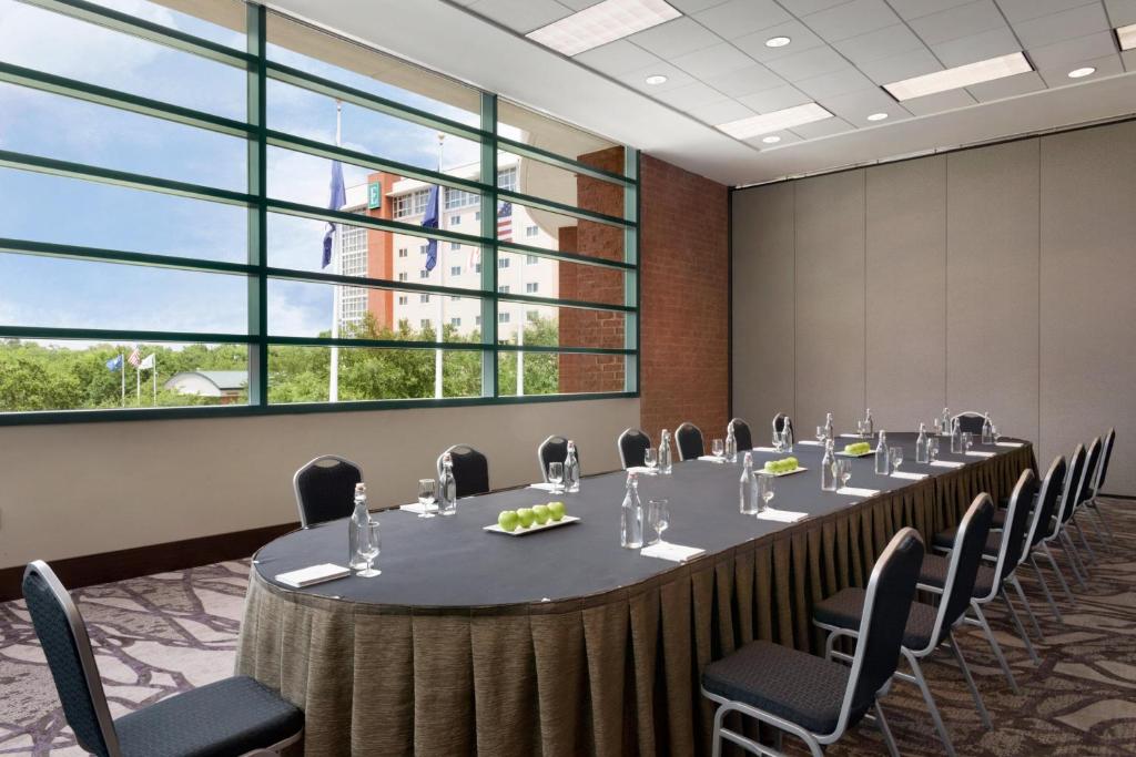 Embassy Suites by Hilton Charleston Airport Convention Ctr
