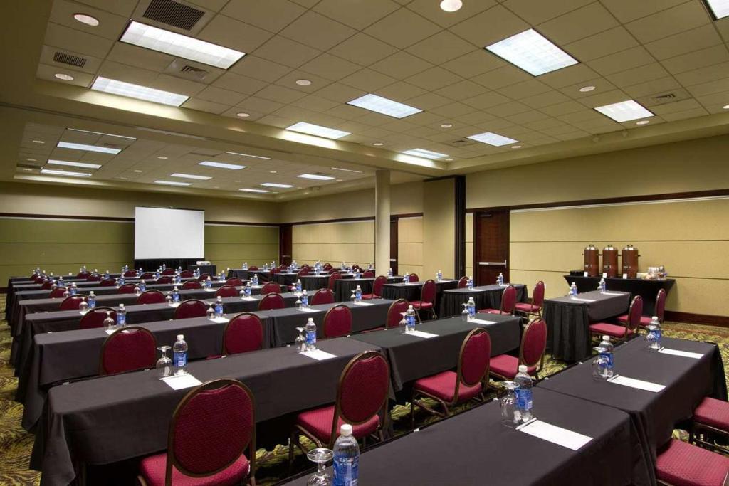 Embassy Suites by Hilton Charleston Airport Convention Ctr