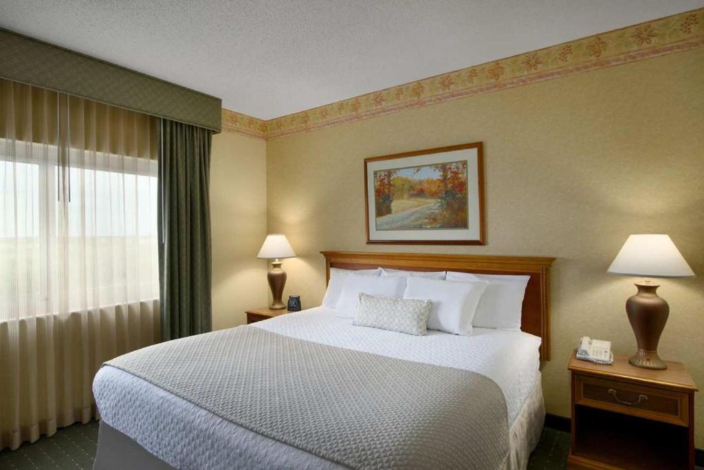 Embassy Suites by Hilton Charleston Airport Convention Ctr