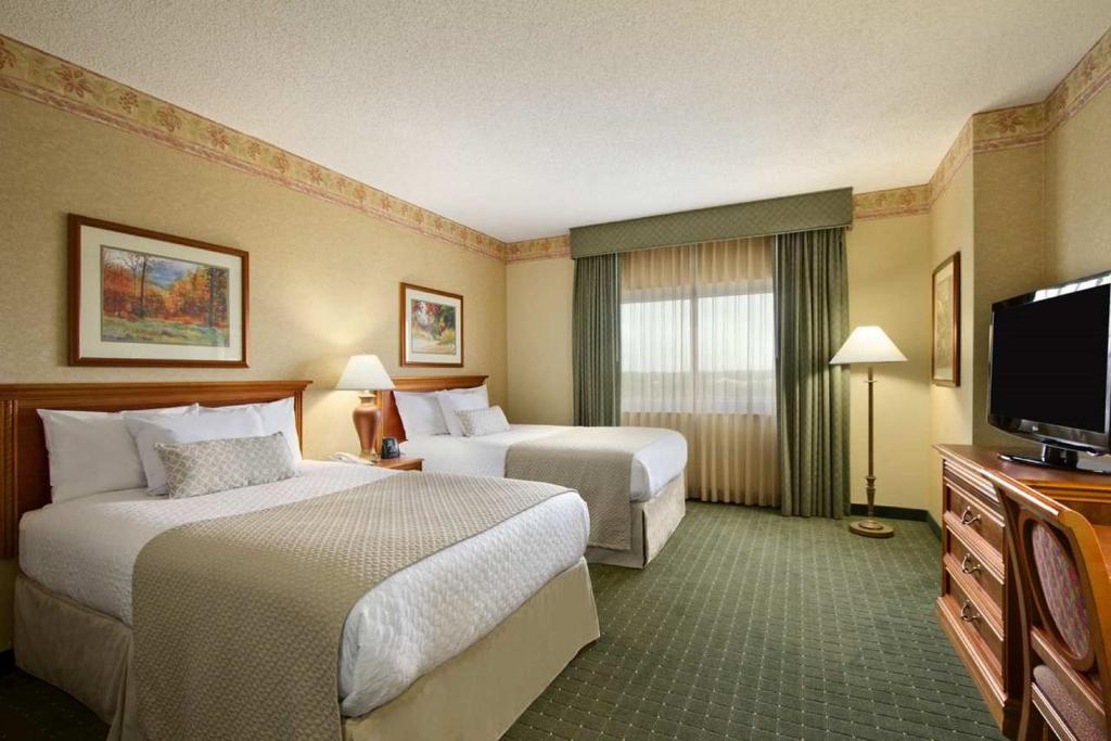 Embassy Suites by Hilton Charleston Airport Convention Ctr