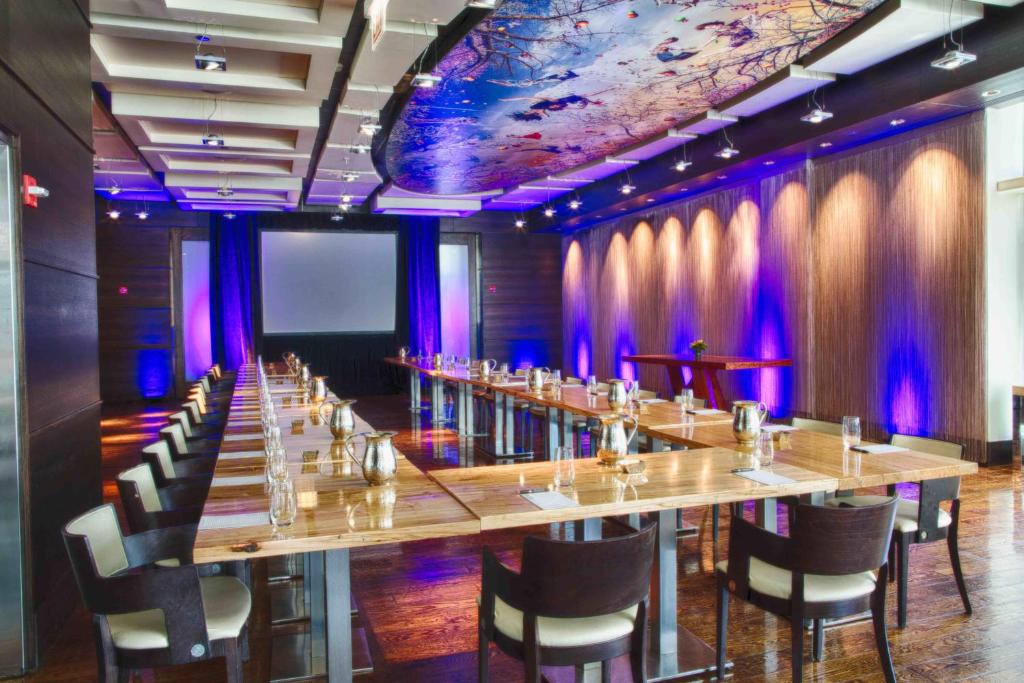 theWit Chicago - a DoubleTree by Hilton Hotel