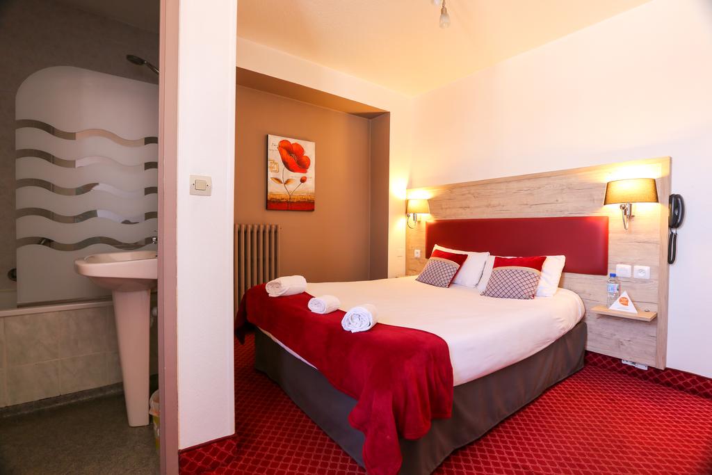 Brit Hotel Saintes - Le Bleu Nuit