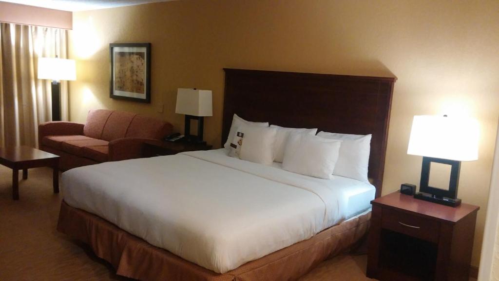 Doubletree by Hilton Hotel Fayetteville