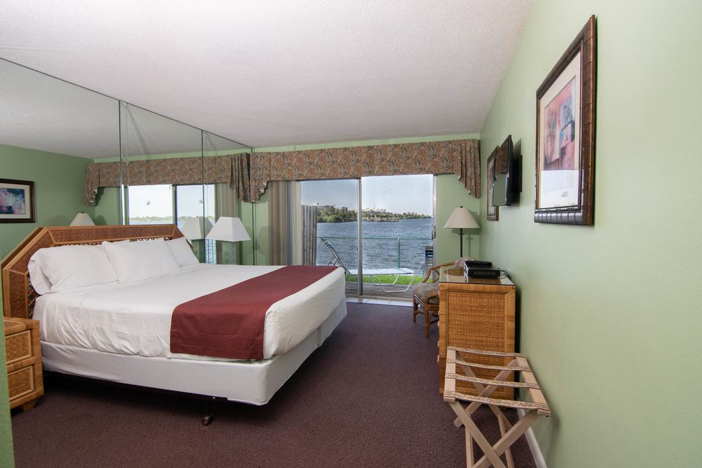 Palm Beach Waterfront Suites