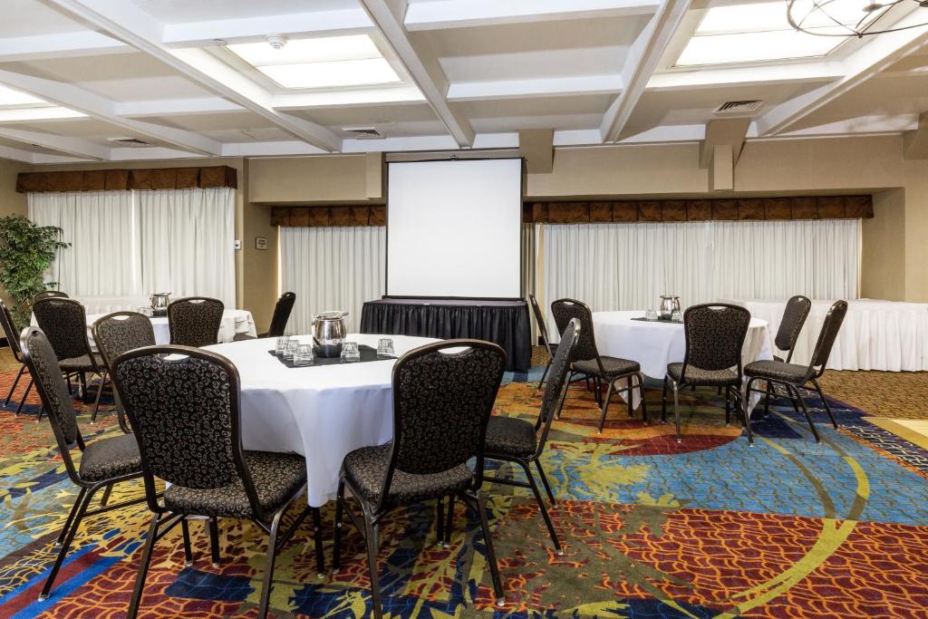 Embassy Suites Kansas City - Plaza