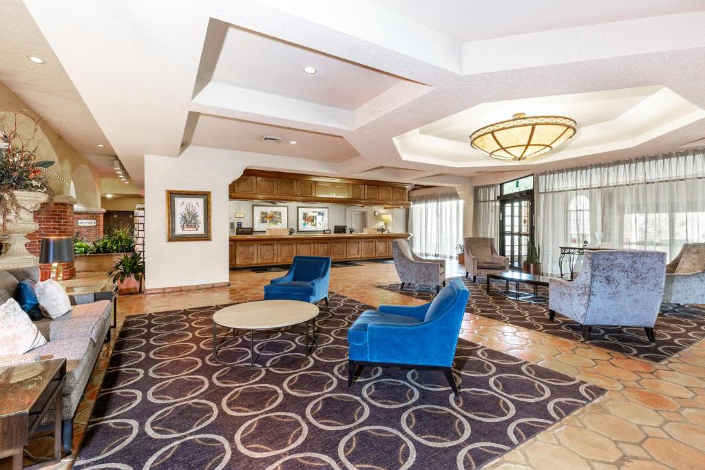 Embassy Suites Kansas City - Plaza