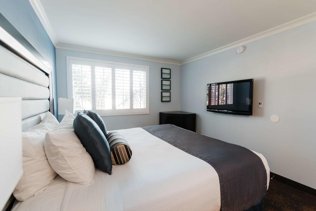 Best Western Plus Manhattan Beach Hotel