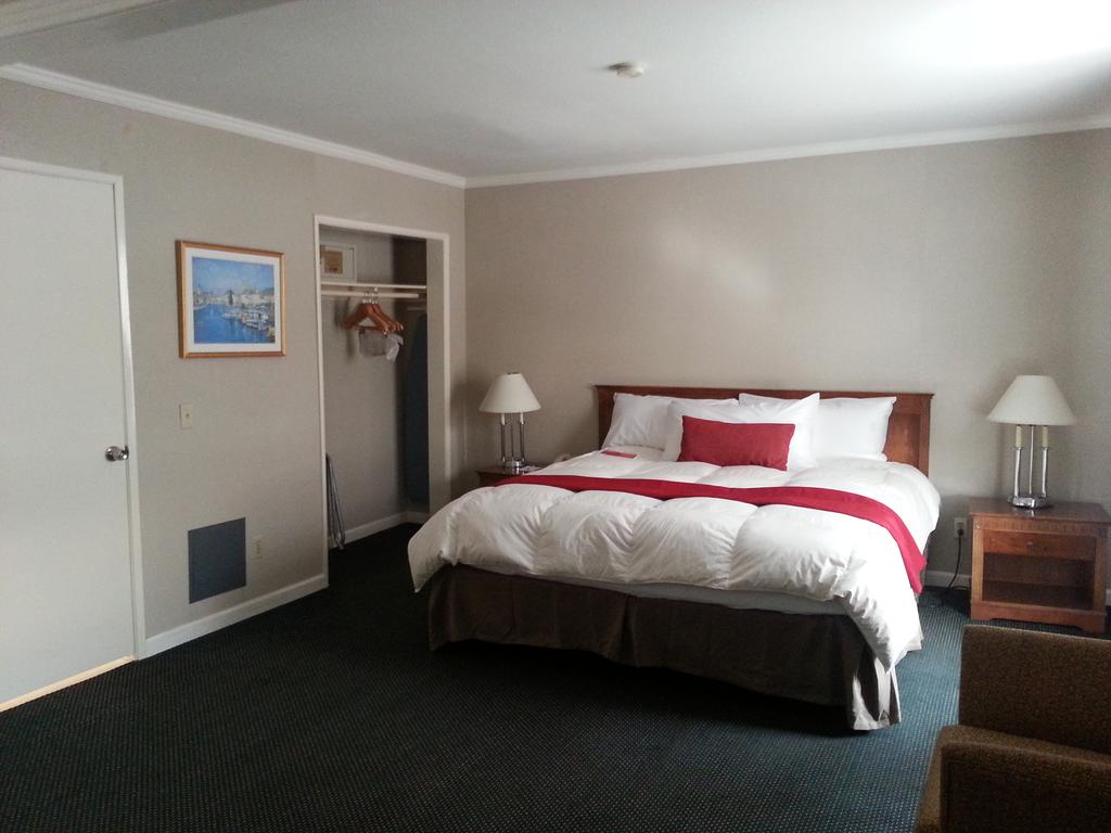 Ramada by Wyndham Los Angeles/Koreatown West