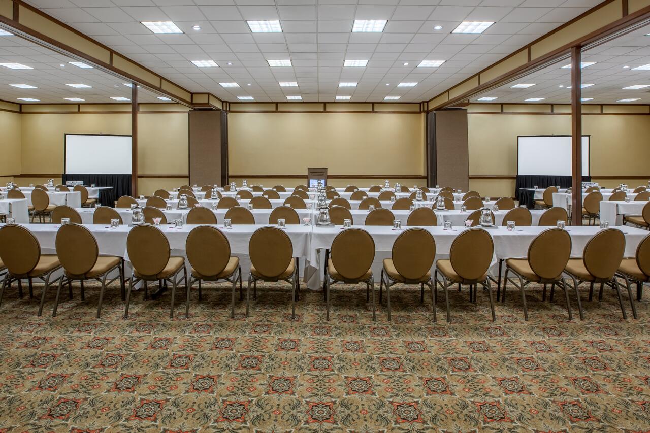 Crowne Plaza Louisville Airport Expo Center