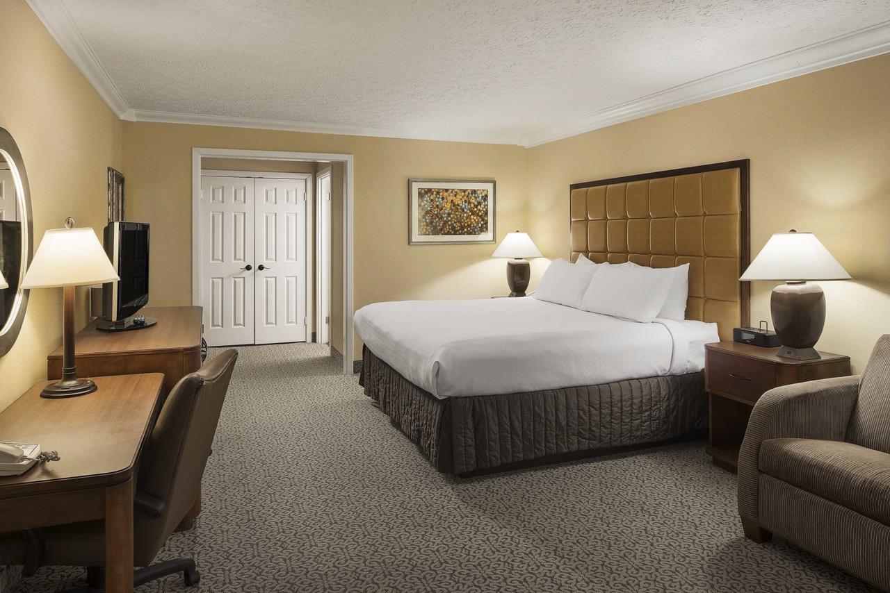 Crowne Plaza Louisville Airport Expo Center