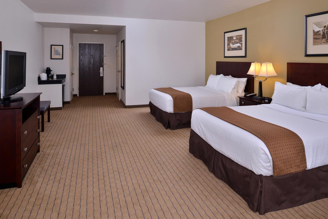 Holiday Inn Madison at The American Center