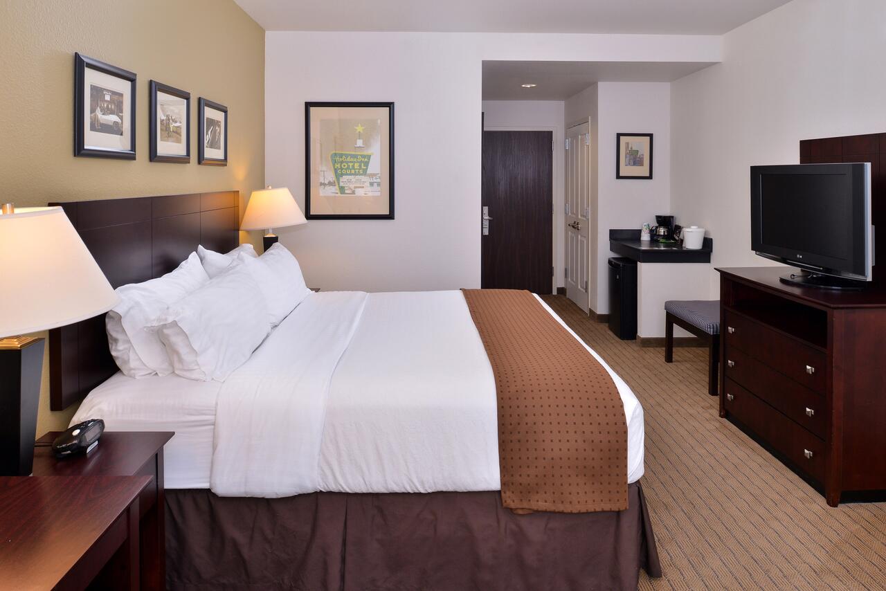 Holiday Inn Madison at The American Center