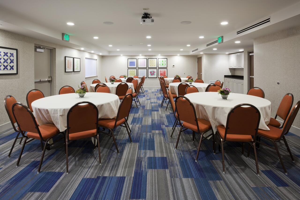 Holiday Inn Express Minneapolis - Golden Valley