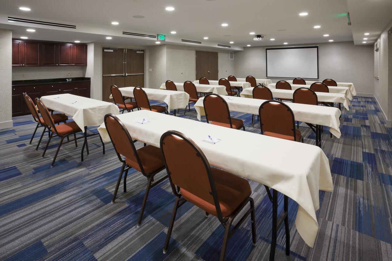 Holiday Inn Express Minneapolis - Golden Valley