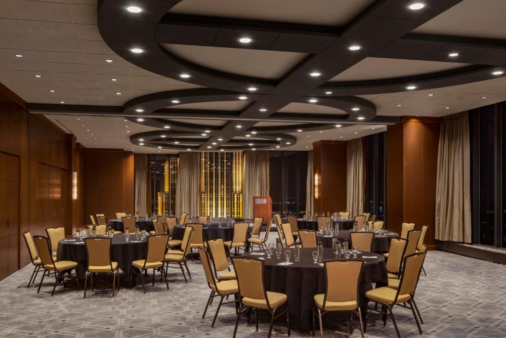 The Marquette Hotel, Curio Collection by Hilton