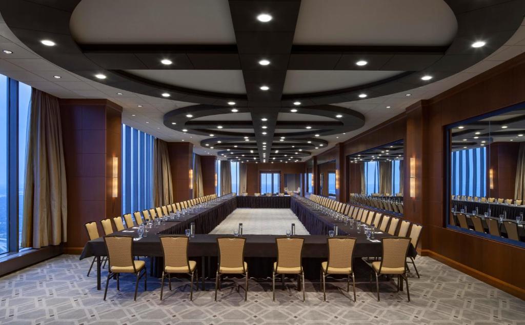 The Marquette Hotel, Curio Collection by Hilton