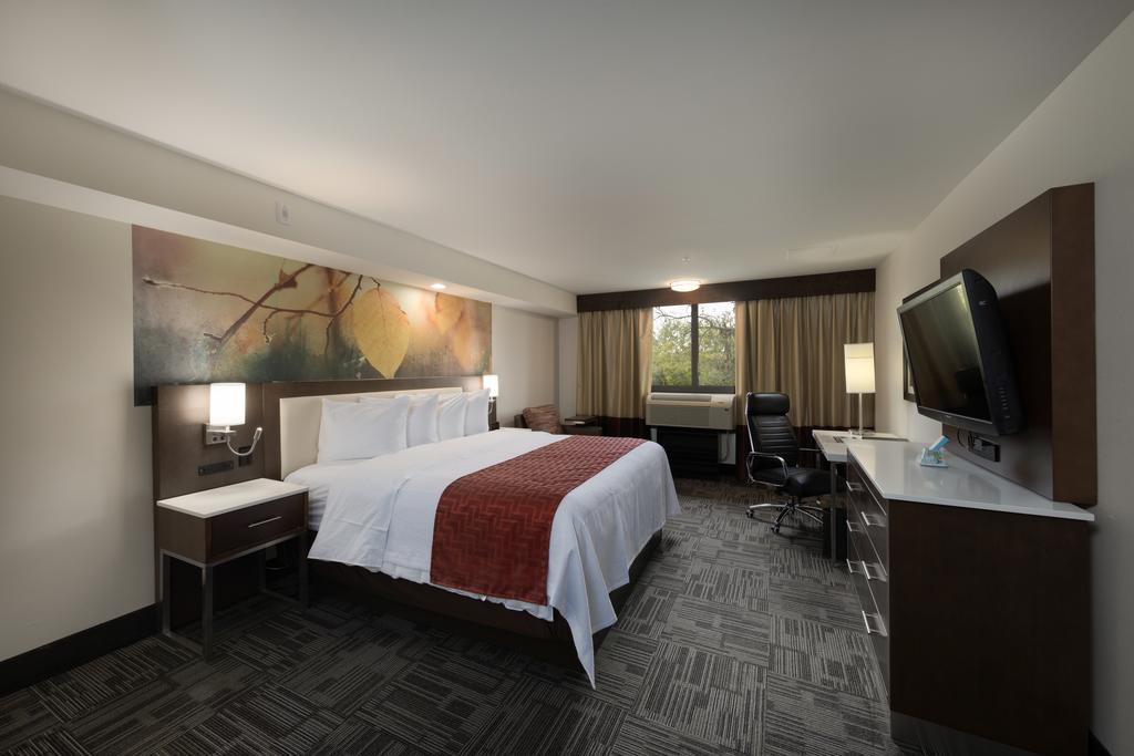 Best Western Premier Milwaukee-Brookfield Hotel & Suites