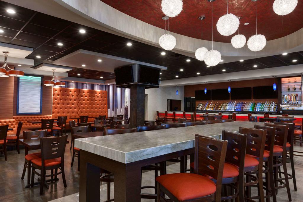 Holiday Inn Newark International Airport, an IHG Hotel (Formerly Ramada Plaza)