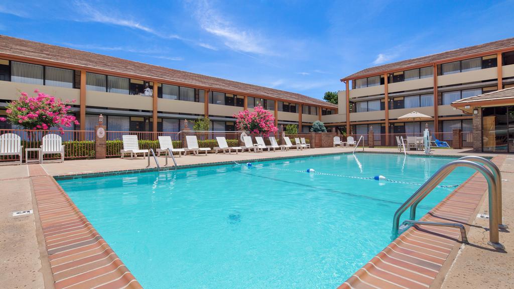 Best Western Plus Saddleback Inn & Conference Center