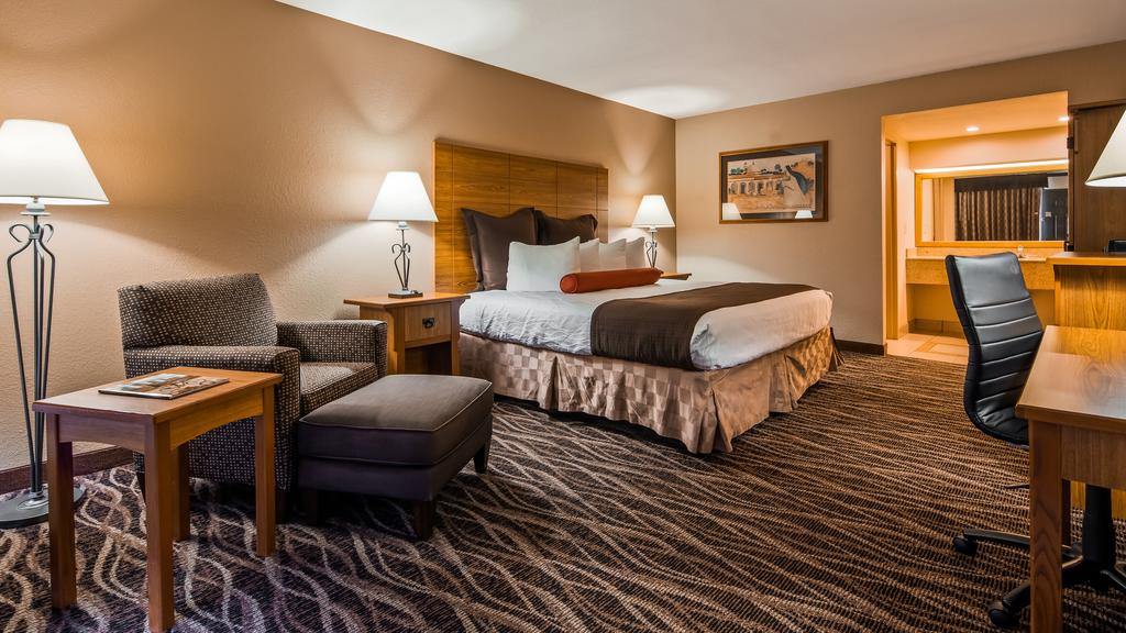 Best Western Plus Saddleback Inn & Conference Center