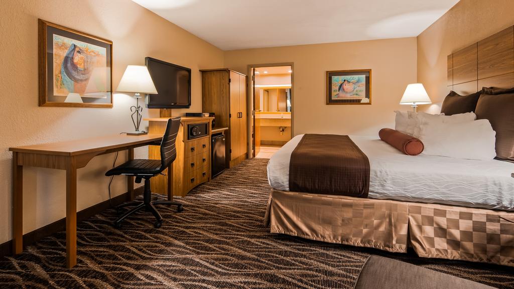 Best Western Plus Saddleback Inn & Conference Center