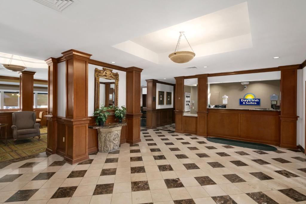 Days Inn & Suites by Wyndham Omaha NE