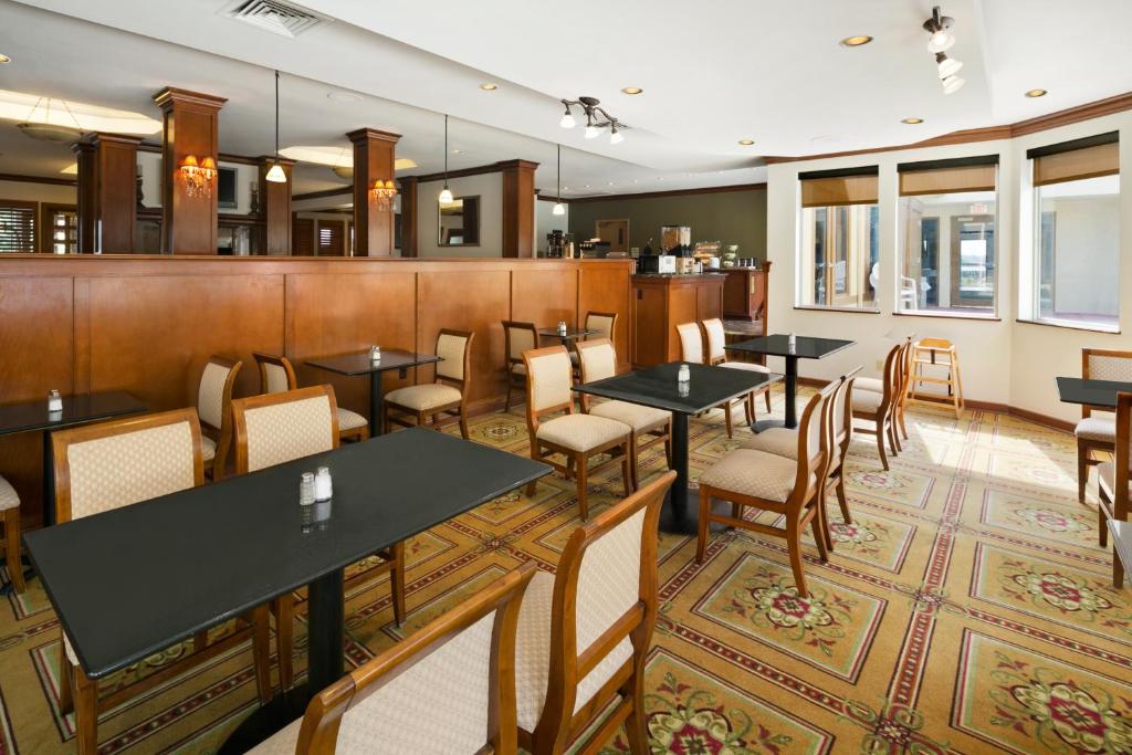 Days Inn & Suites by Wyndham Omaha NE