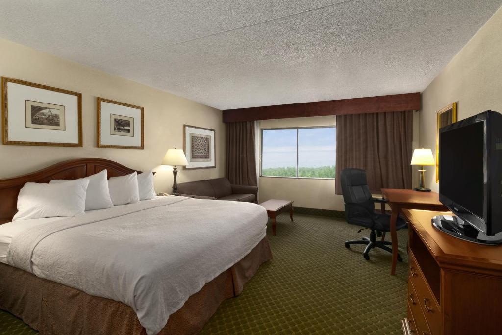 Days Inn & Suites by Wyndham Omaha NE