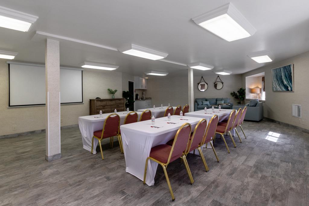Ramada Inn And Suites Costa Mesa/Newport Beach