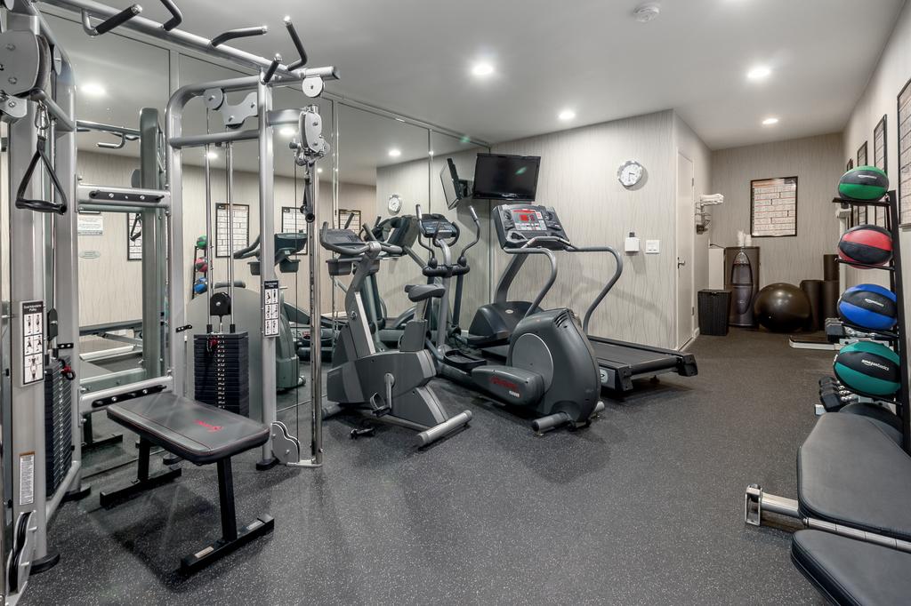 Ramada Inn And Suites Costa Mesa/Newport Beach