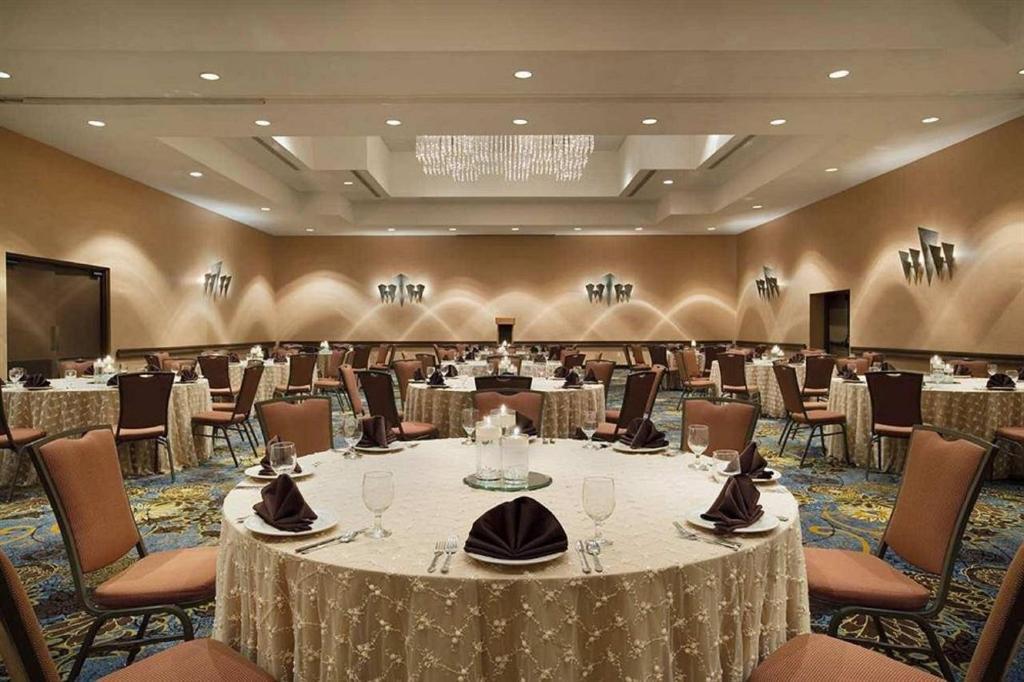 Embassy Suites Hotel Phoenix-Tempe