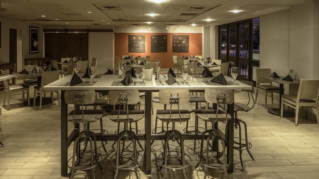 DoubleTree by Hilton Hotel & Suites Pittsburgh Downtown