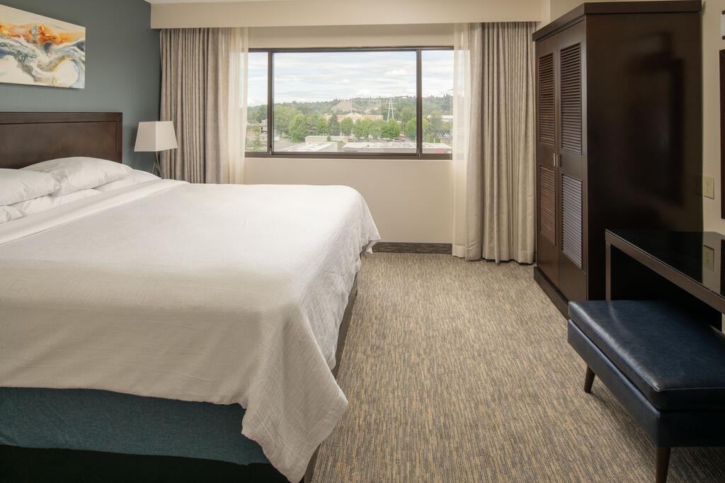 Embassy Suites by Hilton Seattle Tacoma International Airport