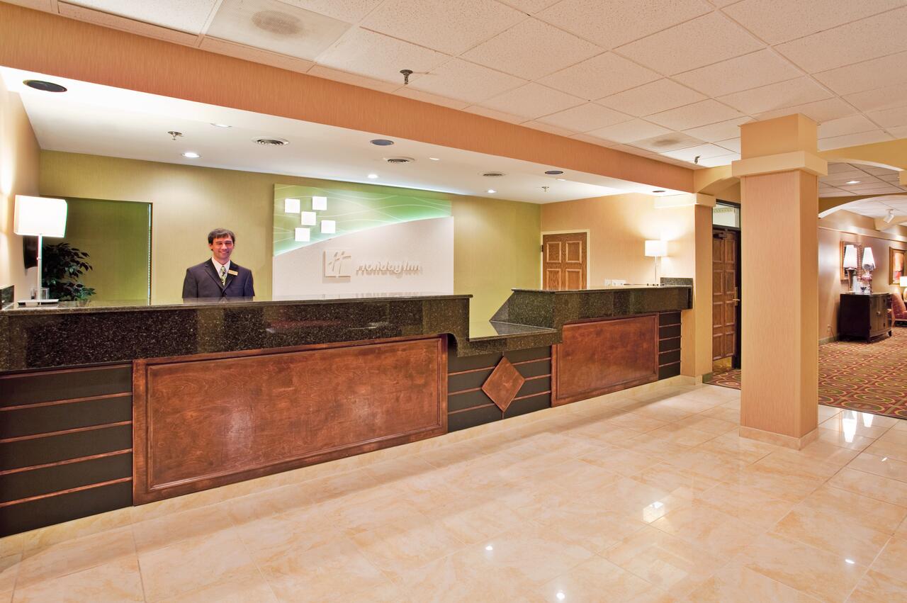 Holiday Inn Hotel & Suites Springfield - I-44