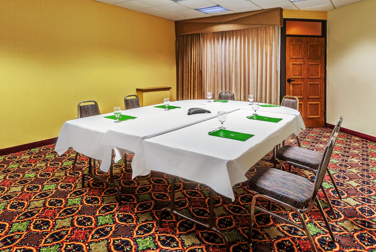 Holiday Inn Hotel & Suites Springfield - I-44