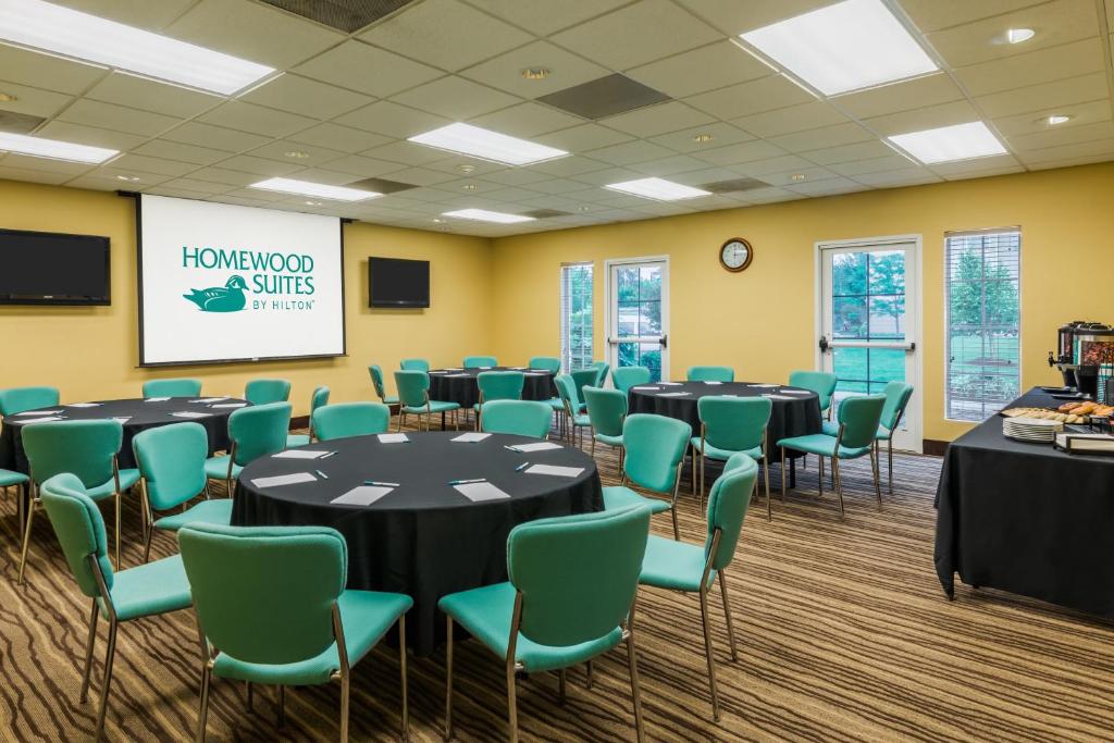 Homewood Suites by Hilton St. Louis Riverport - Airport West