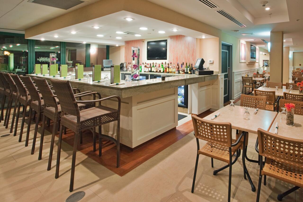Holiday Inn & Suites Virginia Beach North Beach