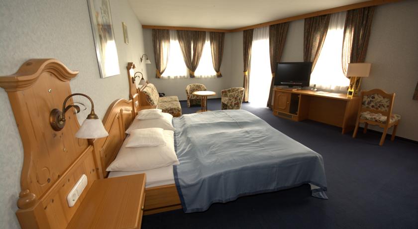 Aquamarina Boat Hotel