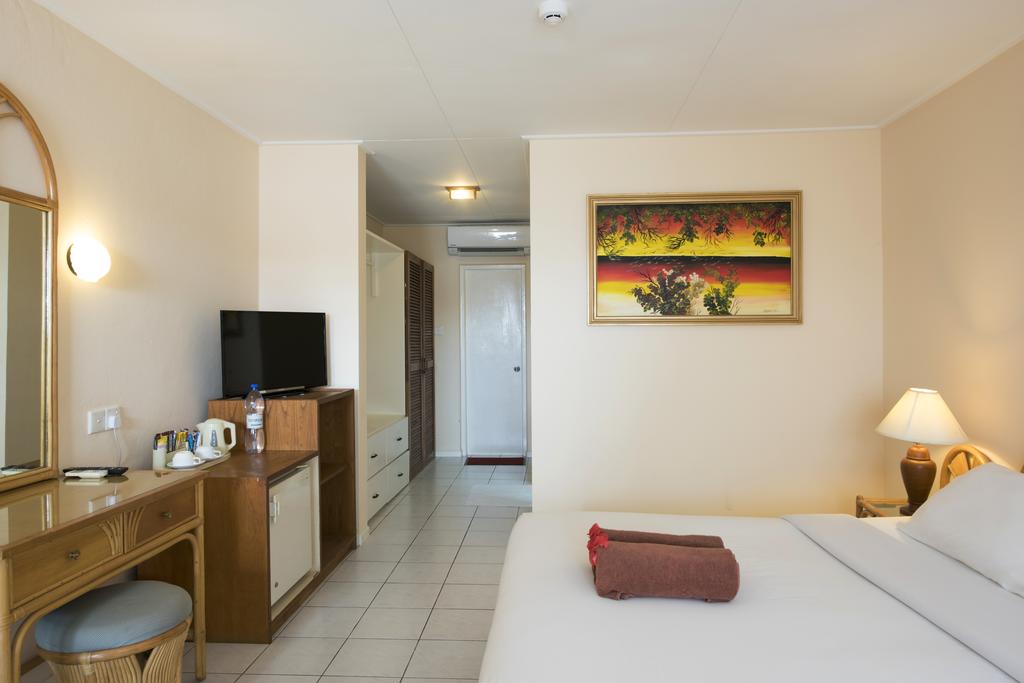 Holiday Island Resort & Spa