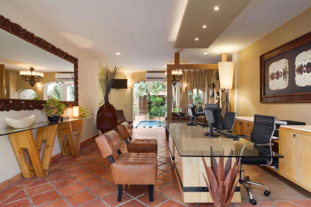 Acanto Suites & Lounge