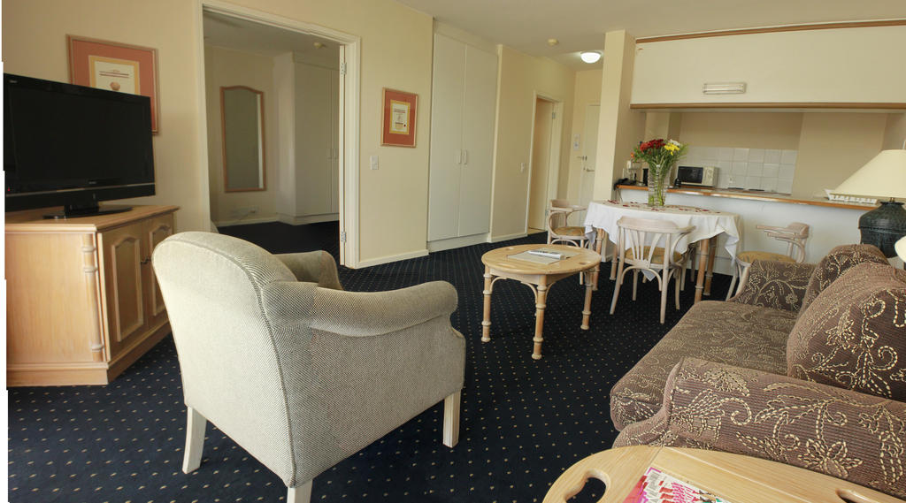 Dolphin Beach Hotel