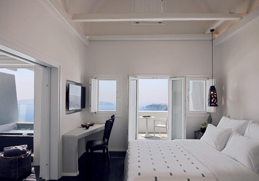 Cavo Tagoo Santorini