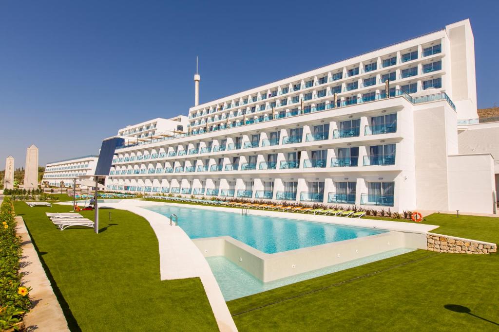 Grand Luxor Hotel - Terra Mitica Theme Park Tickets Included