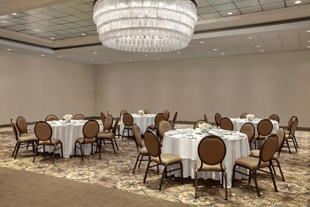 Sheraton Vancouver Guildford Hotel